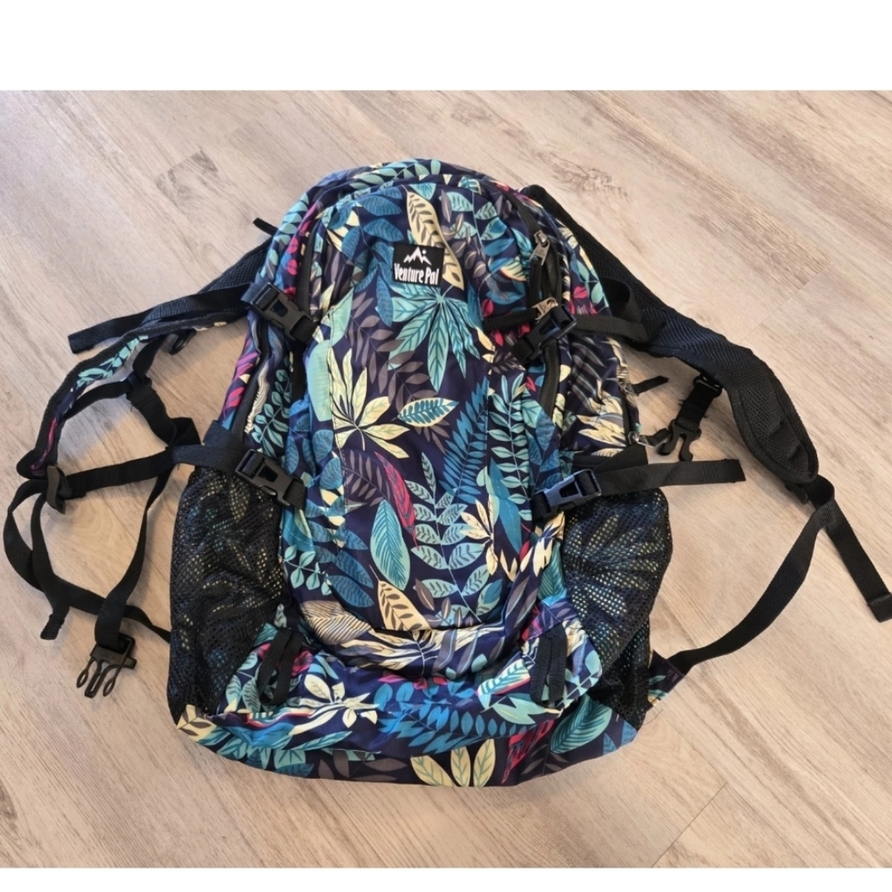 Venture Pal Lightweight Packable Travel Hiking Backpack Daypack Leaves